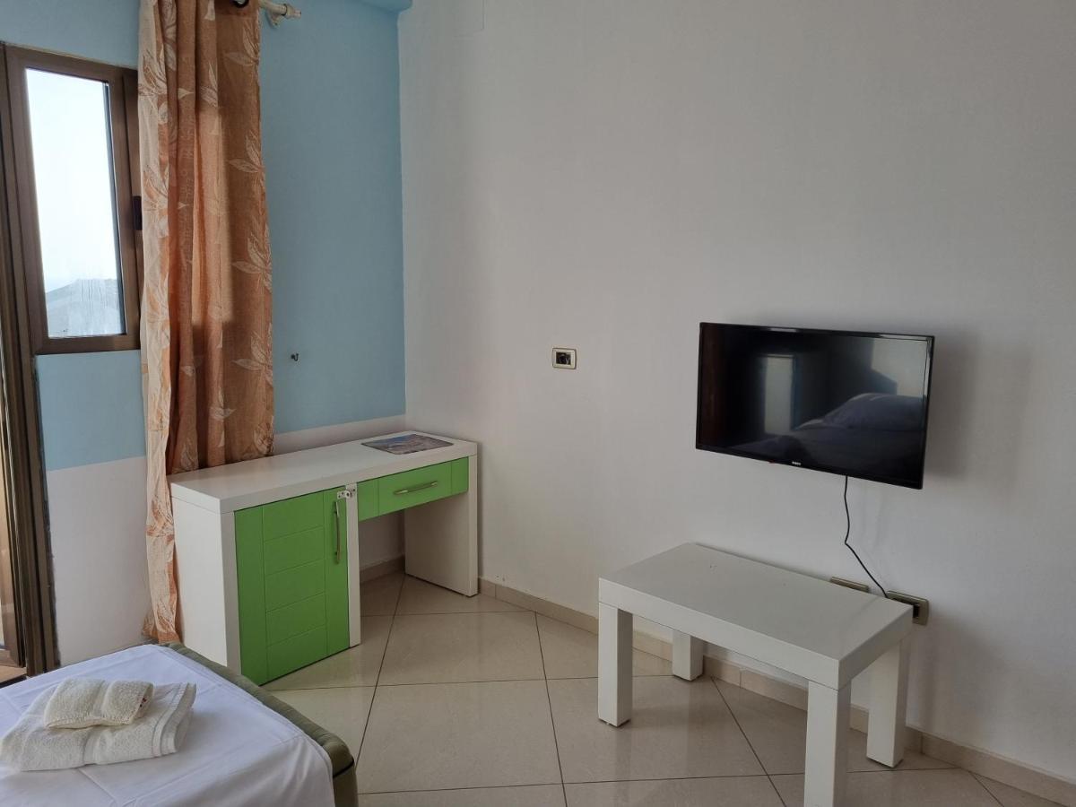 Sea View Apartments Drymades With Balcony Dhërmi Esterno foto